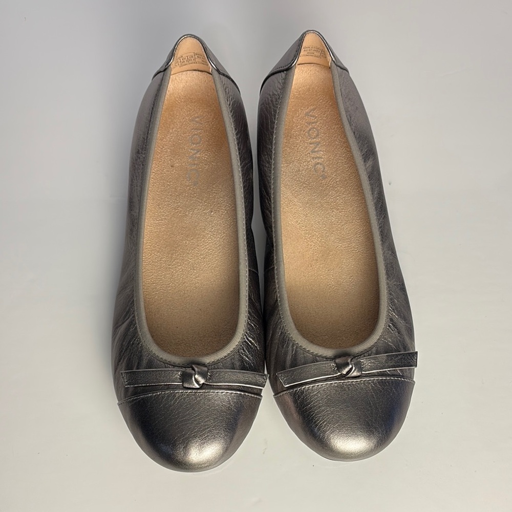 NWOT VIONIC Amorie Women's Metallic Ballet Flat Bow Women's 8 Wide Orthotic